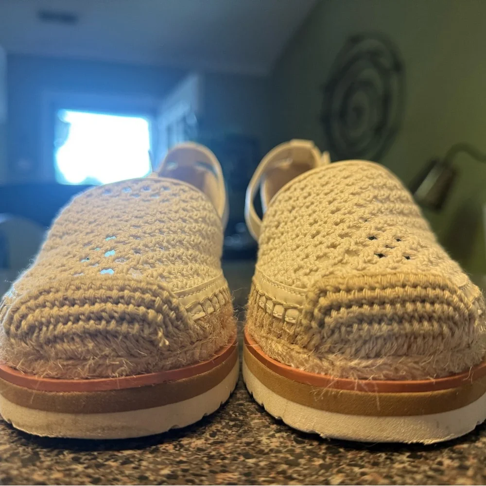 “VINCE CAMUTO” Binettie Espadrille Flat Sandals